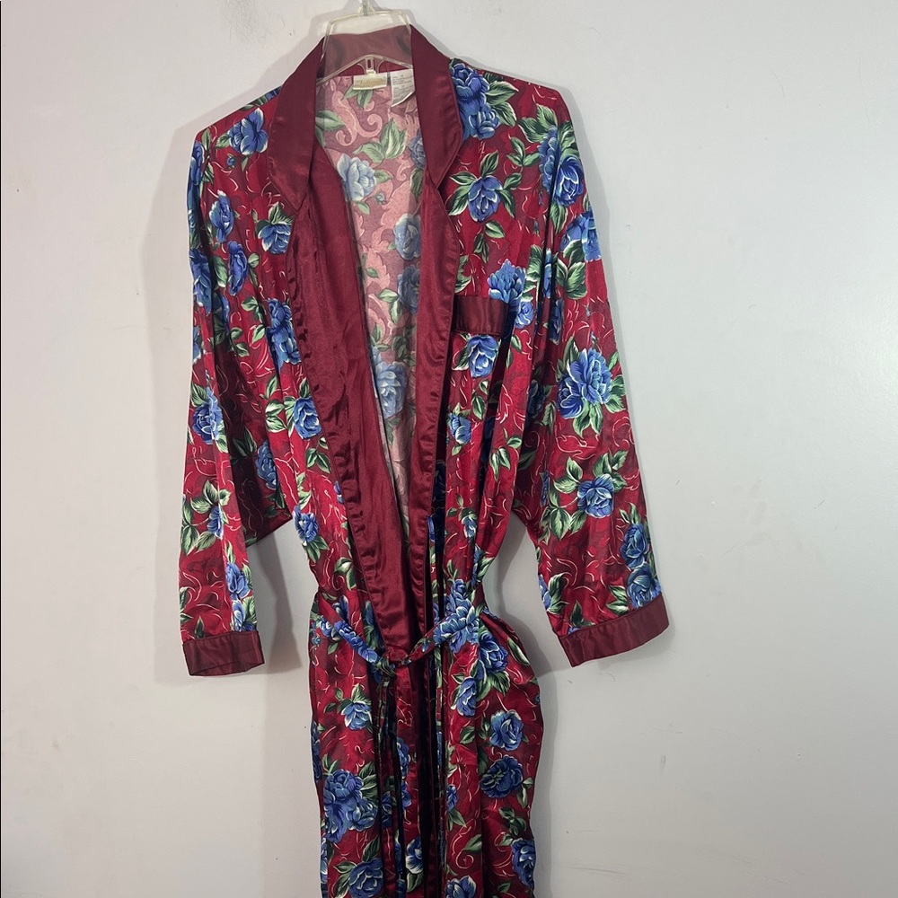 Vintage Intimate Moods, 1X, Long silky robe with pockets and tie